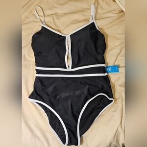 Cupshe Black and White One Piece Swimsuit with Keyhole Cutout